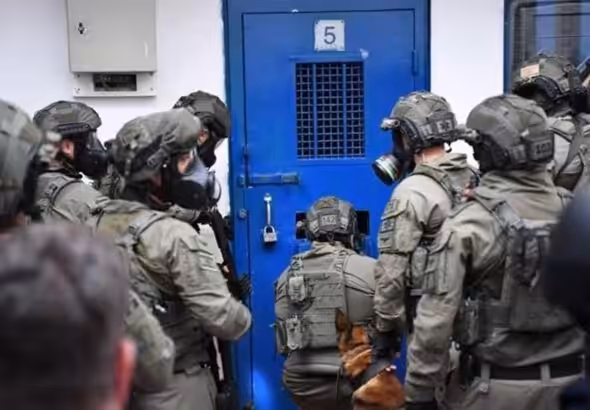 Israeli repression forces raid Palestinian prisoners’ sections in Ofer Israeli Prison. Photo: WAFA/File photo.
