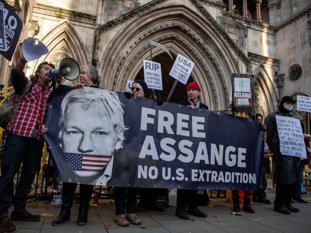 Supporters of Julian Assange outside the Royal Courts of Justice on December 10, 2021 in London, England. Photo: Chris J Ratcliffe/Getty Images.