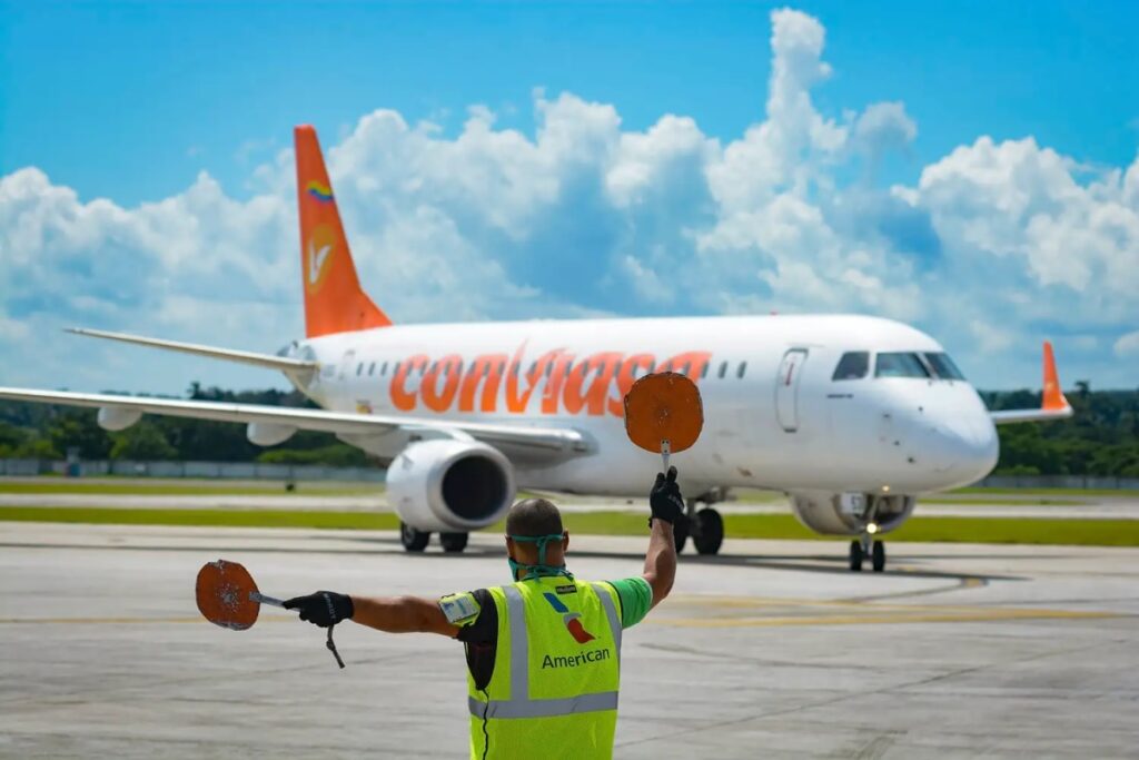 Ground staff directs a Conviasa plane at Simón Bolívar International Airport, Venezuela. File photo.