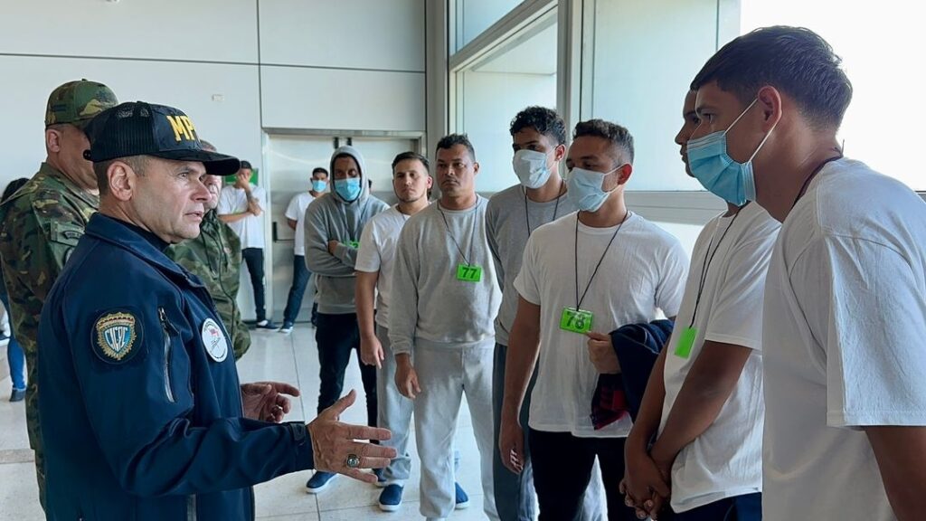 Venezuelan minister for interior, General Remigio Ceballos, talking with repatriated Venezuelans migrants just minutes after their arrival to Venezuela from the United States. Photo: X/@remigioceballos1.
