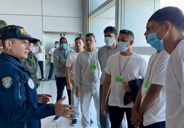 Venezuelan minister for interior, General Remigio Ceballos, talking with repatriated Venezuelans migrants just minutes after their arrival to Venezuela from the United States. Photo: X/@remigioceballos1.