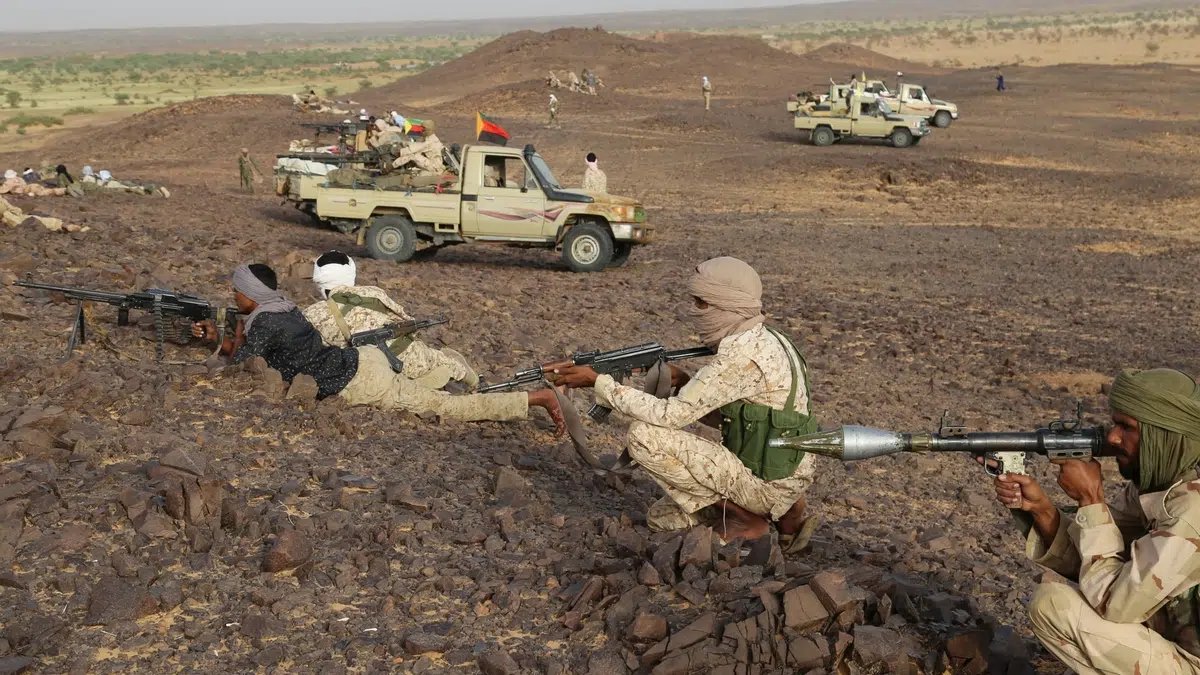 Tuareg fighters next to pickup trucks equipped with machine guns near Kidal, northern Mali, on September 28, 2016. Photo: AFP/File photo.