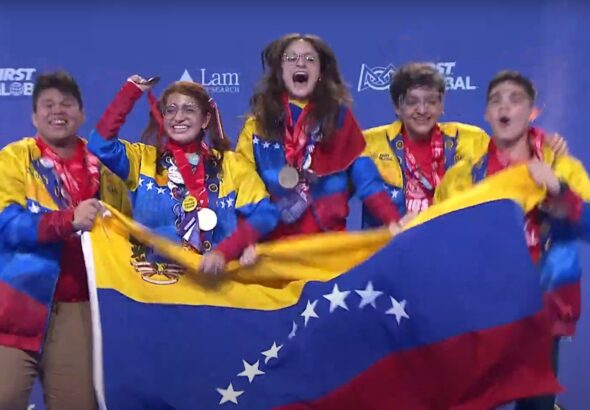 The Venezuelan team celebrating their victory in the FIRST Global Challenge robotics world championship, held in Singapore from October 7 to 10, 2023. Photo: Screenshot by Alba Ciudad.