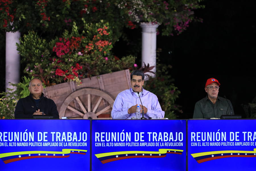 Venezuelan President Nicolás Maduro (center) speaking about Guyana's recent illegal actions on the disputed Essequibo territory. Photo: Venezuela's Presidential Press.