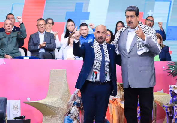 Palestinian ambassador to Venezuela Fadi Alzaben (left) and Venezuelan President Nicolas Maduro (right) during the Con Maduro+ program on Monday, November 6, 2023. Photo: Presidential Press.