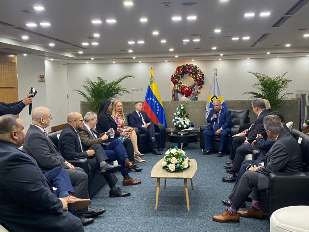 Representatives of the Carter Center (right) and the CNE board of directors (left) meet at the CNE's headquarters in Caracas, November 7, 2023. Photo: VTV.