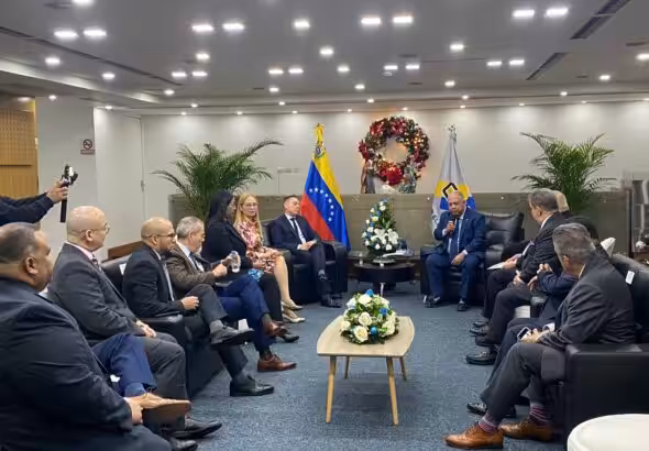 Representatives of the Carter Center (right) and the CNE board of directors (left) meet at the CNE's headquarters in Caracas, November 7, 2023. Photo: VTV.
