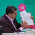 Venezuelan President Nicolas Maduro shows the letter he sent to United Nations demanding rectification of the Essequibo territory dispute during his television program Con Maduro+ on Monday, November 13, 2023. Photo: Venezuela Presidential Press.