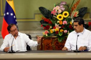 Colombian President Gustavo Petro (left) and Venezuelan President Nicolás Maduro (right) hold a press conference at Miraflores Palace, Caracas, November 18, 2023. Photo: Pedro Rances Mattey/AFP.
