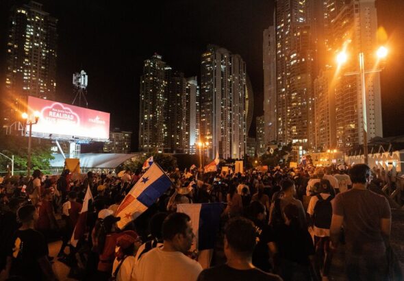 Panamanians protest against Canadian mega mining project. Photo: Walter Hurtado/Bloomberg.