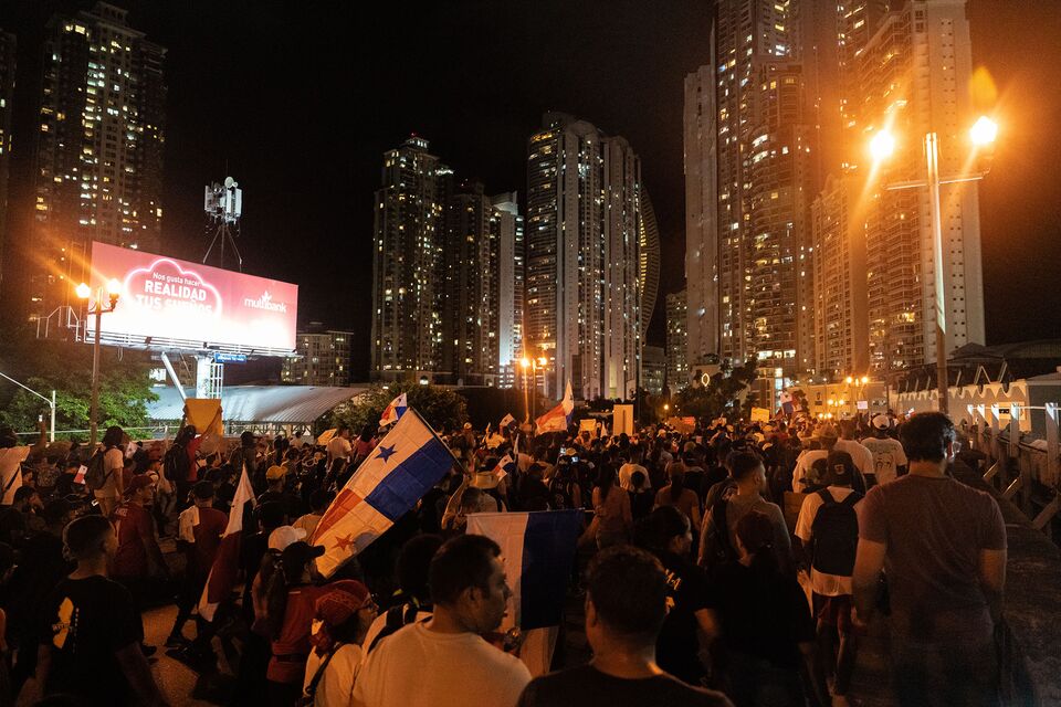 Panamanians protest against Canadian mega mining project. Photo: Walter Hurtado/Bloomberg.