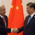 The president of Mexico, Andrés Manuel López Obrador (left) and the president of China, Xi Jinping, shake hands at their bilateral meeting at the APEC summit in San Francisco, November 16, 2023. Photo: Presidency of Mexico.