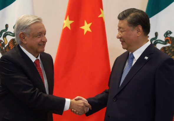 The president of Mexico, Andrés Manuel López Obrador (left) and the president of China, Xi Jinping, shake hands at their bilateral meeting at the APEC summit in San Francisco, November 16, 2023. Photo: Presidency of Mexico.