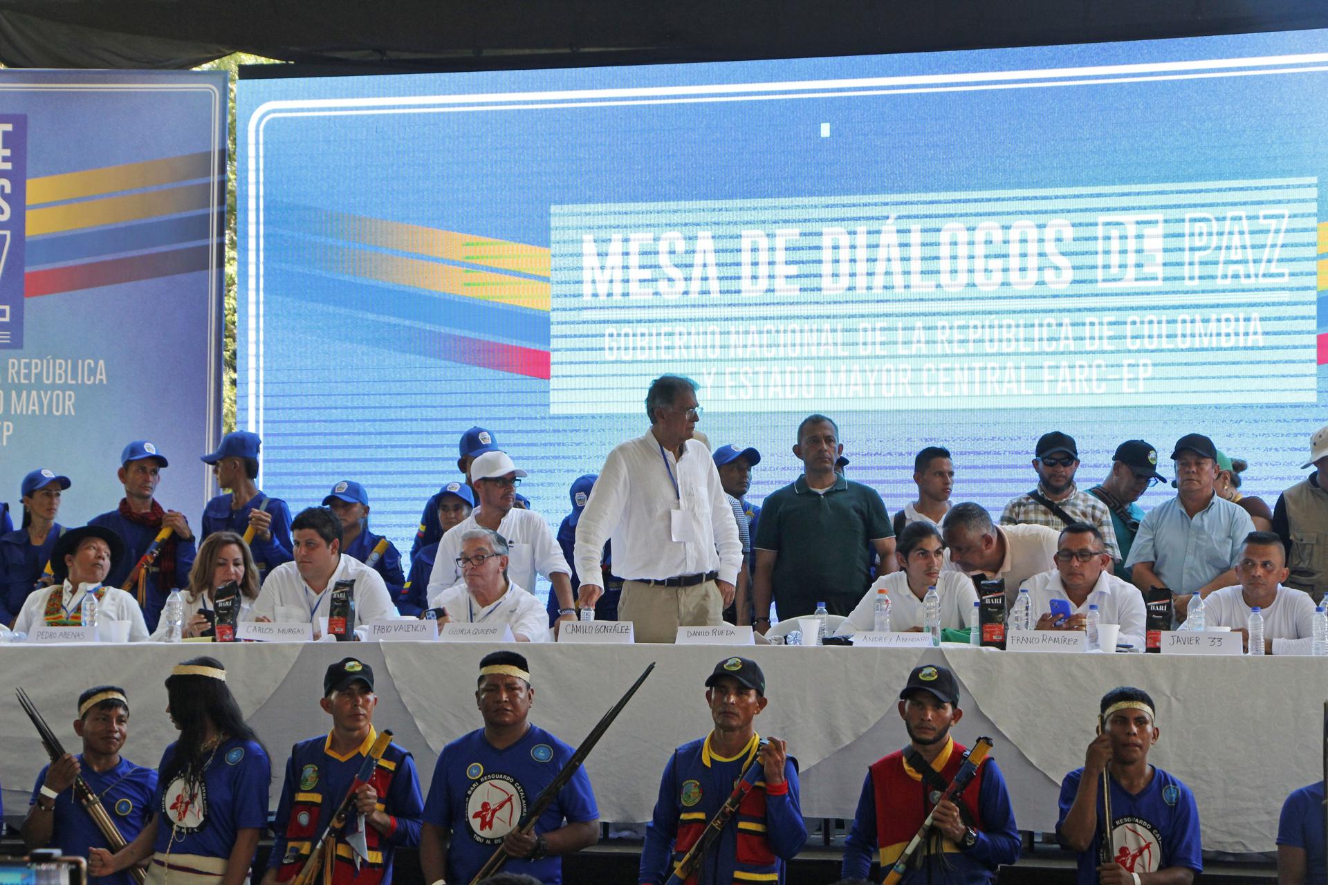 The delegations of the Colombian government and the Central General Staff (EMC, in spanish) of the FARC dissidents hold peace talks in the municipality of Tibu, Catatumbo, Colombia, October 8, 2023.  Photo: EFE/ Mario Caicedo.