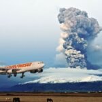 Photo composition showing a Conviasa Airbus 300 during landing maneuvers overlapping a photo of the Eyjafjallajokull volcano eruption in the spring of 2010, in Fimmvorduhals, Iceland. Photo: Yuri Kochetkov/EFE/  and Signy Asta Gudmundsdottir/NordicPhotos/File photo.