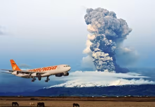 Photo composition showing a Conviasa Airbus 300 during landing maneuvers overlapping a photo of the Eyjafjallajokull volcano eruption in the spring of 2010, in Fimmvorduhals, Iceland. Photo: Yuri Kochetkov/EFE/  and Signy Asta Gudmundsdottir/NordicPhotos/File photo.