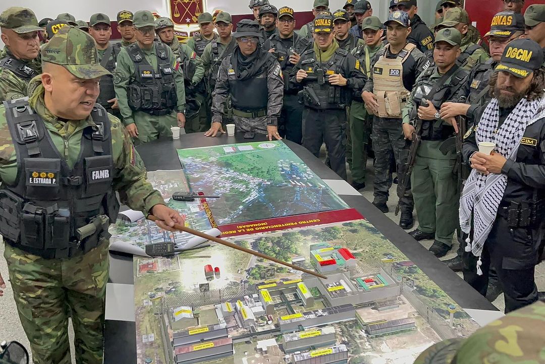 Venezuelan Army, National Guard, National Police and intelligence officers in preparation for the operation to retake control of La Pica Prison in Monagas state. Photo: X/@CMTCONAS.