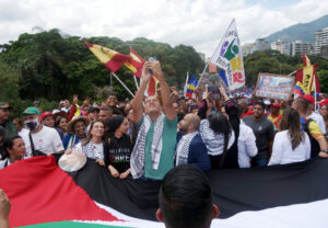 Venezuelans march with the Palestinian flag during a demonstration in support of the Palestinian people and in condemnation of Israeli state terrorism and its crimes against humanity, Caracas, November 4, 2023. Photo: X/@lubrio.