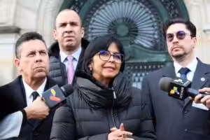Venezuelan Vice President Delcy Rodriguez issuing a statement to the press with part of the Venezuelan delegation, including UN ambassador Samuel Moncada. Photo: X/@Mippcivzla.