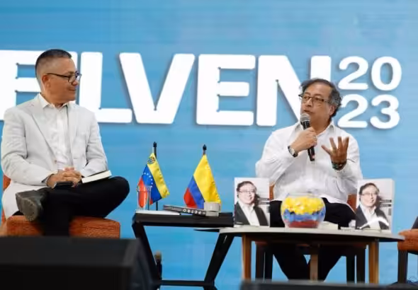 Colombian President Gustavo Petro (right) next to Venezuelan Minister of Culture Ernesto Villegas (left) during the Venezuelan Book Festival 2023 (FILVEN) in Caracas on Saturday, November 18, 2023. Photo: Alba Ciudad.