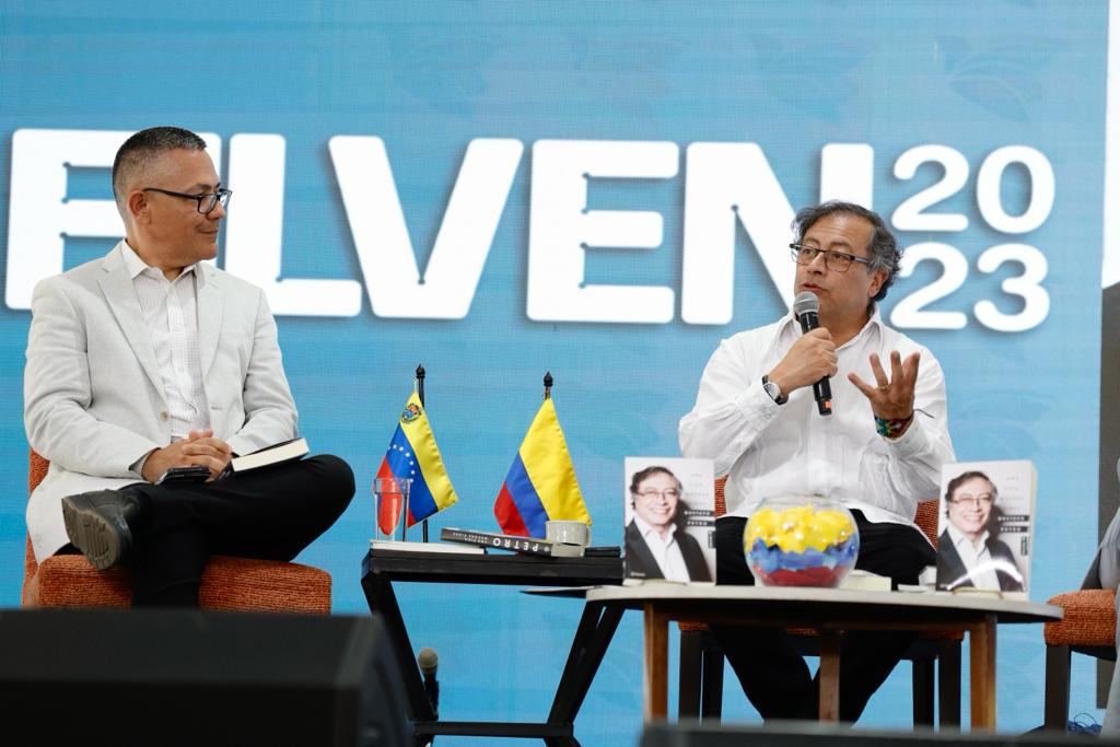 Colombian President Gustavo Petro (right) next to Venezuelan Minister of Culture Ernesto Villegas (left) during the Venezuelan Book Festival 2023 (FILVEN) in Caracas on Saturday, November 18, 2023. Photo: Alba Ciudad.