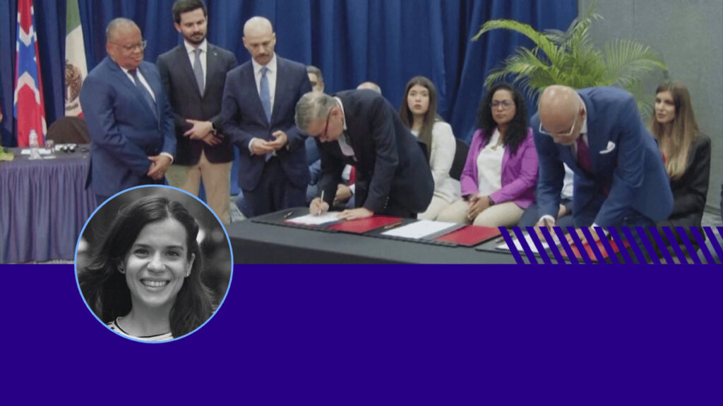 Unitary Platform delegation head Gerardo Blyde (left) signs two agreements next to the head of the Venezuelan delegation Jorge Rodríguez (right) at the resumption of the Mexico Talks in Bridgetown, Barbados, on Tuesday, October 1, 2023. Photo: X/@jorgepsuv.