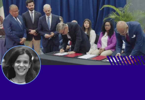 Unitary Platform delegation head Gerardo Blyde (left) signs two agreements next to the head of the Venezuelan delegation Jorge Rodríguez (right) at the resumption of the Mexico Talks in Bridgetown, Barbados, on Tuesday, October 1, 2023. Photo: X/@jorgepsuv.
