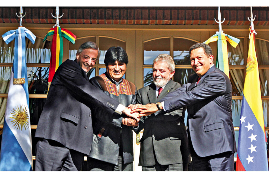 (from left to right) Former president of Argentina, Néstor Kirchner; former president of Bolivia, Evo Morales; president of Brazil, Luis Inácio Lula da Silva; and former president of Venezuela, Hugo Chávez announcing the rejection of Free Trade of the Americas Agreement, in Mar del Plata, Argentina, November 5, 2005. Photo: AFP.