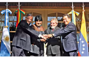 (from left to right) Former president of Argentina, Néstor Kirchner; former president of Bolivia, Evo Morales; president of Brazil, Luis Inácio Lula da Silva; and former president of Venezuela, Hugo Chávez announcing the rejection of Free Trade of the Americas Agreement, in Mar del Plata, Argentina, November 5, 2005. Photo: AFP.