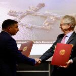 Venezuelan Oil Minister Pedro Tellechea (left) and Maurel & Prom Iberoamérica President Olivier de Langavant (right) shake hands after the signing of an oil production agreement between PDVSA and the French company. Photo: Instagram/@pequivensa.