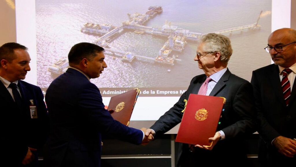 Venezuelan Oil Minister Pedro Tellechea (left) and Maurel & Prom Iberoamérica President Olivier de Langavant (right) shake hands after the signing of an oil production agreement between PDVSA and the French company. Photo: Instagram/@pequivensa.