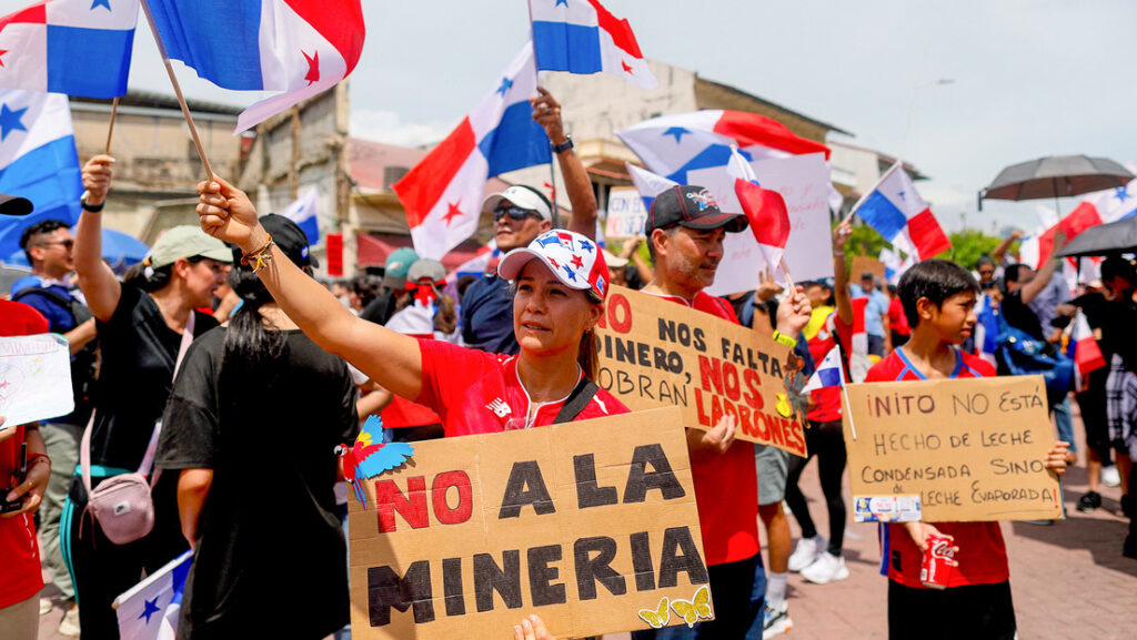 Protest in Panama against a controversial contract to a Canadian mining company. Photo: Roberto Cisneros/AFP.
