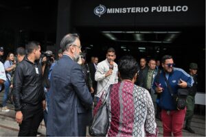 Opposition's National Primaries Commission (CNP) head, Jesús María Casal, entering the Attorney General's Office in Caracas. Photo: AFP.