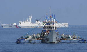 Chinese coast guard (back) conducts patrol missions in the waters near Huangyan Island in the South China Sea on September 20, 2023. Photo: VCG.