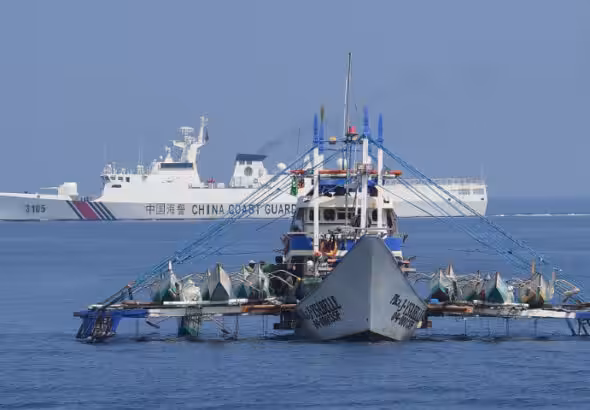 Chinese coast guard (back) conducts patrol missions in the waters near Huangyan Island in the South China Sea on September 20, 2023. Photo: VCG.