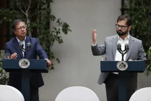 Colombian President Gustavo Petro (left) next to Chilean President Gabriel Boric (right) during a press conference at La Moneda Palace in Santiago, Chile, in January 2023. Photo: Chilean Presidency/File photo.