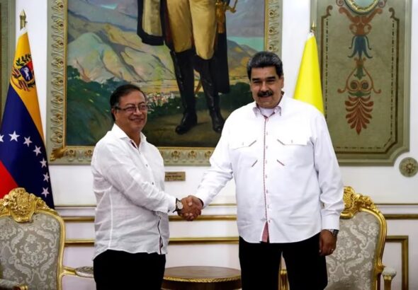 The president of Colombia, Gustavo Petro (left), and the president of Venezuela, Nicolás Maduro (right) shake hands in Miraflores Palace, Caracas, March 2023. File photo.