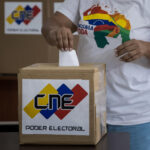 Voter casting paper ballot during referendum drill on the Essequibo territory dispute held in Venezuela on Sunday, November 19, 2023. Photo: Miguel Gutierrez/EFE.