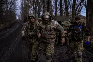 Ukrainian combat medics evacuate a wounded Ukrainian serviceman from the front line near Bakhmut, on March 8, 2023. Photo: Sergey Shetak/AFP.
