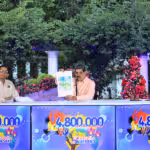 Venezuelan President Nicolás Maduro shows the new official map of Venezuela incorporating the Guayana Esequiba state, at a ceremony of delivery of house number 4.8 million built by the Venezuelan government for the people. Photo: Presidential Press.