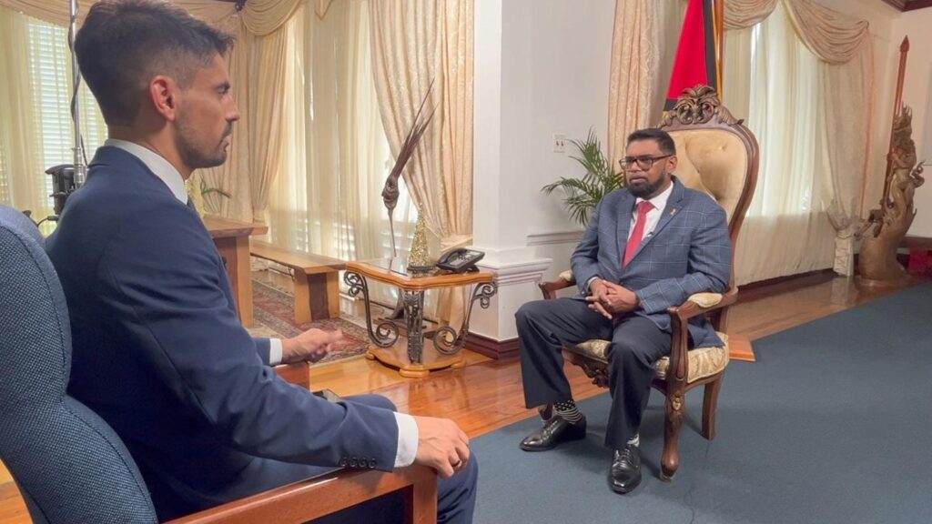 Leandro Prazeres, BBC Brazil journalist, interviewing the president of Guyana, Irfaan Ali. Photo: BBC.