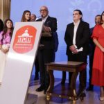 Venezuelan National Assembly President Jorge Rodríguez, accompanied by freed diplomat Alex Saab and his wife Camilla Fabri, holds a press conference at the Federal Legislative Palace, Caracas, December 21, 2023. Photo: RedRadioVE.