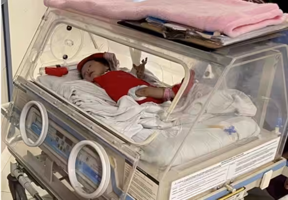 Newborn baby in an incubator. Photo: Jennifer Aniston.