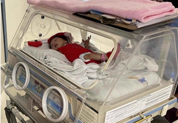 Newborn baby in an incubator. Photo: Jennifer Aniston.