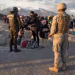 Chilean police check the belongings of migrants close to the Chile-Bolivia border. Photo: El País/Diego Reyes.