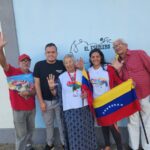 Venezuelan activist and indigenous leader Noelí Pocaterra (in the middle), accompanied by four voters on the day of the Essequibo referendum on December 3, 2023. Photo: X/@Noeli_Pocaterra