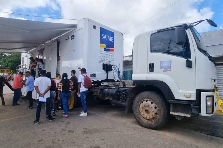 SAIME mobile headquarters deployed in Tumeremo, Bolívar state, to provide IDs to locals and Guayana Esequiba residents. Photo: X/@amarcanopsuv.