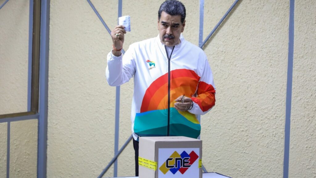 Venezuelan President Nicolás Maduro votes in the consultative referendum on the Essequibo, December 3, 2023. Photo: X/@NicolasMaduro.