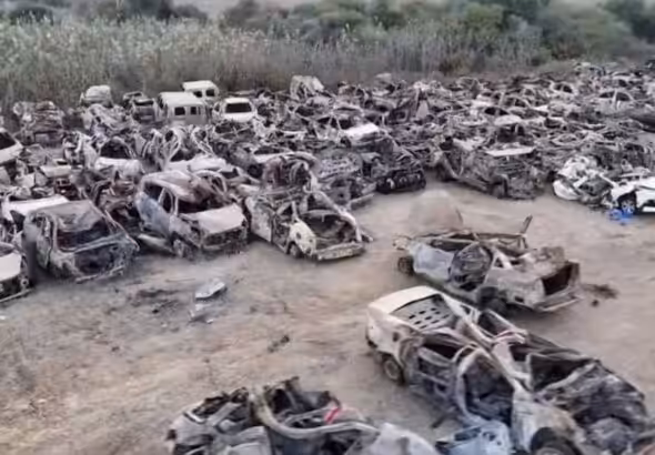 Drone footage released by the Israeli military in November shows the extent of the destruction of the cars fleeing the Supernova rave on October 7, likely inflicted by Israeli drones and helicopters. Photo: RT/Israeli military.
