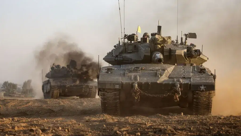 Israeli occupation tanks in the vicinity of Salah al-Din Street, Gaza. Photo: Menahem Kahana/AFP/Getty Images.